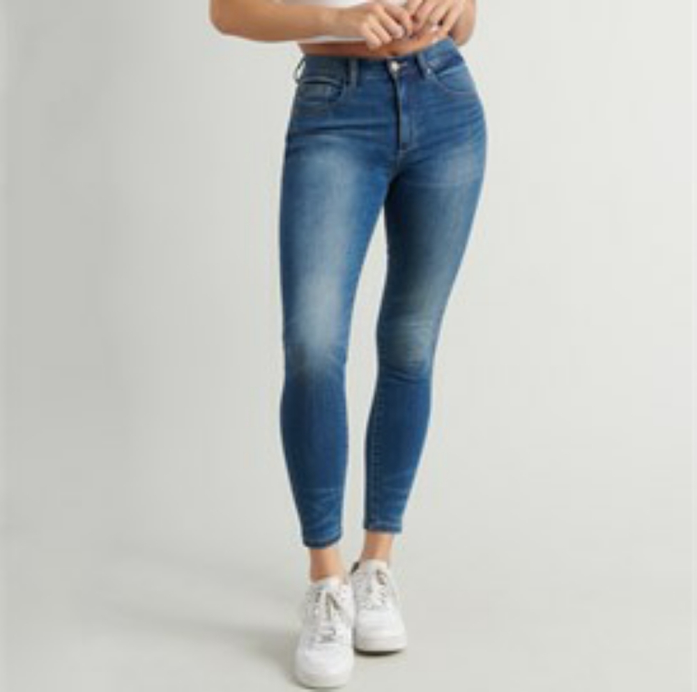Garage NWOT Medium Wash Retro High Waist Jeans